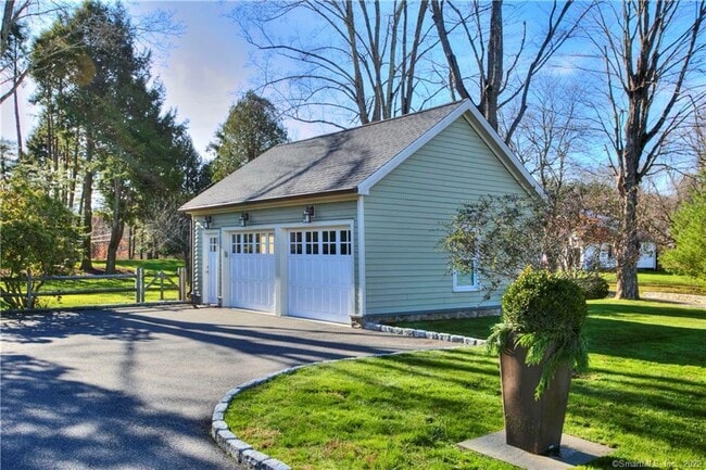 Building Photo - 1939 Bronson Rd