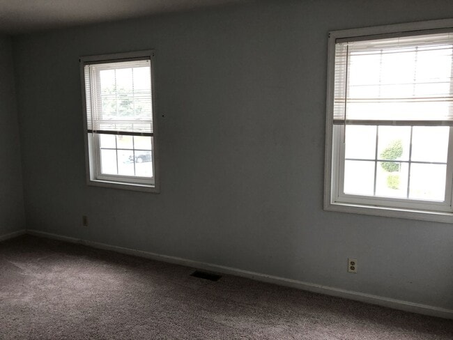 Building Photo - Stafford End Unit Townhouse