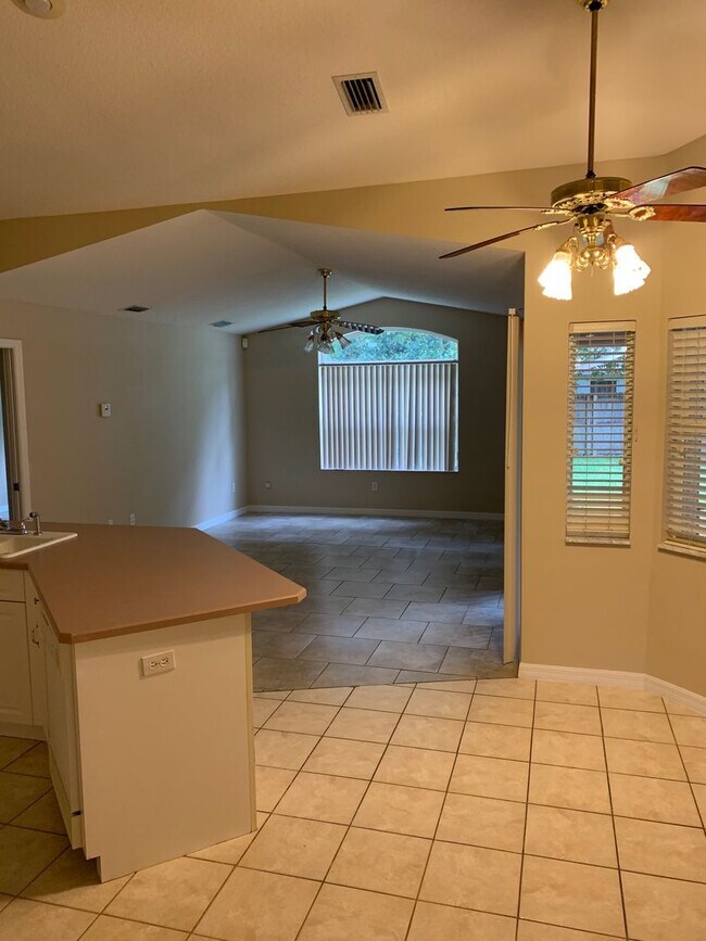 Building Photo - Beautiful 4-Bedroom, 2-Bath Home with Fenc...