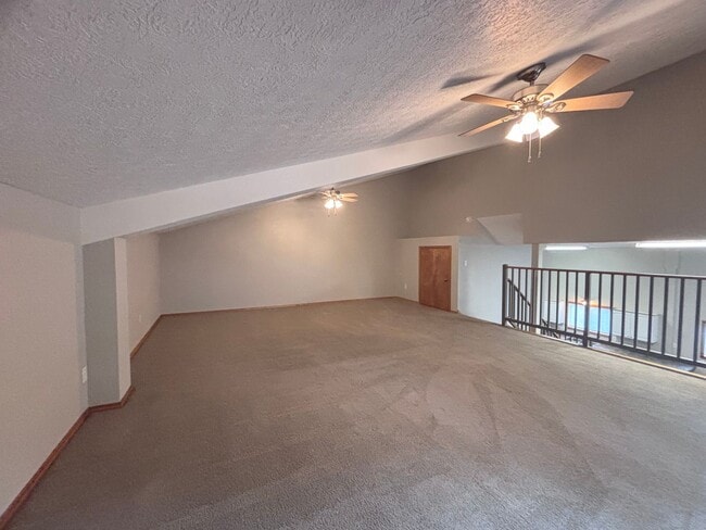 Building Photo - 1420 SE Township Rd