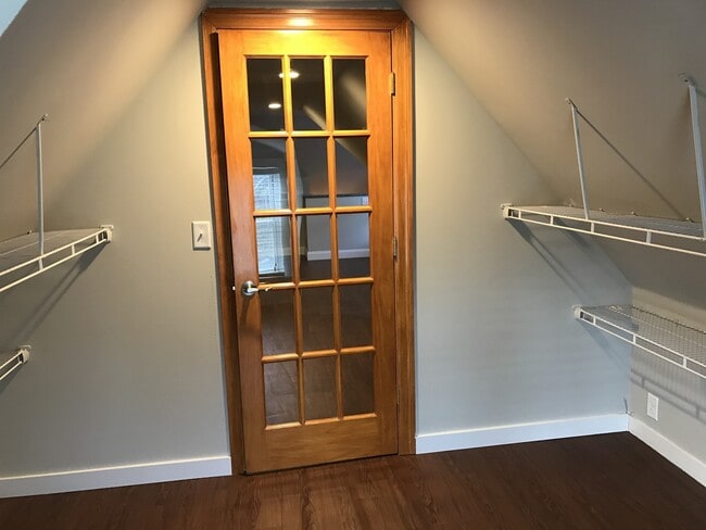 Building Photo - Stunning Large Home near Tower Grove Park