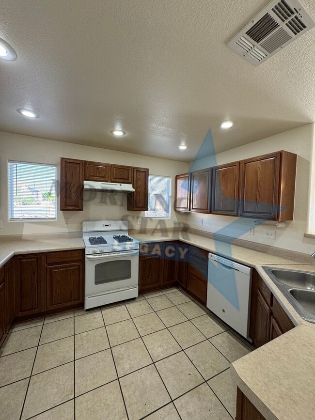 Building Photo - REDUCED! Spacious 4 Bed House in Rincon Mesa!