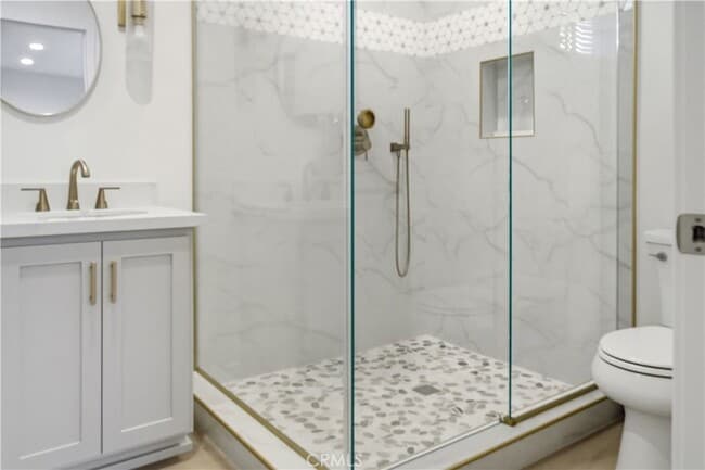 Building Photo - 215 E 2nd St