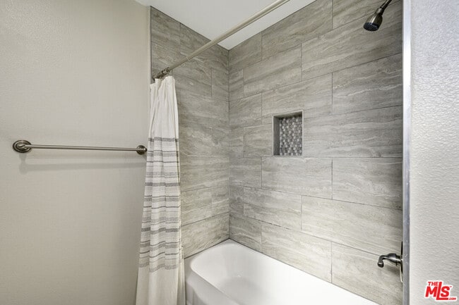 Building Photo - 19358 Alcona St