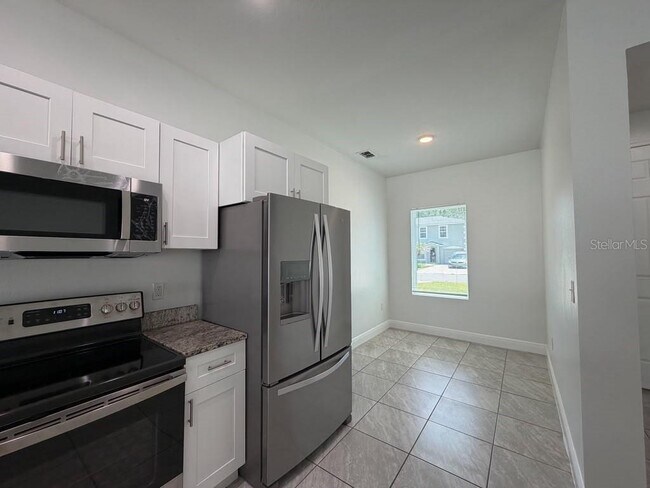 Building Photo - 812 Glastonbury Dr