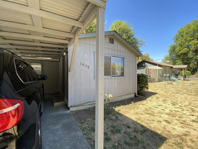 Building Photo - 1032 W Nevada Ct