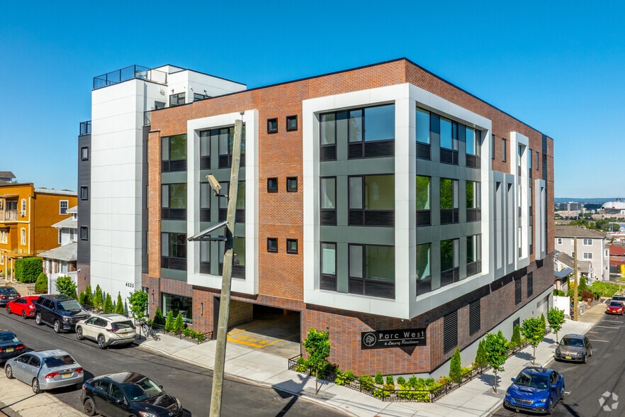 Primary Photo - Parc West