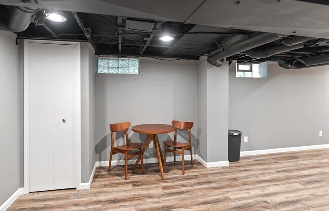 Building Photo - 986 Smith Ave