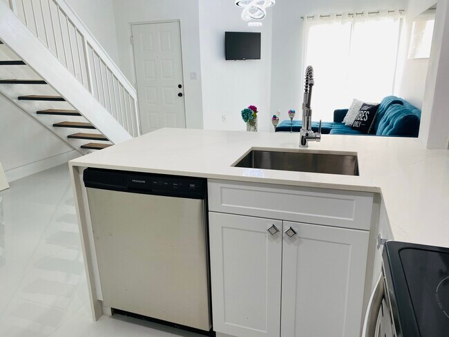 Building Photo - 8615 NW 5th Ter