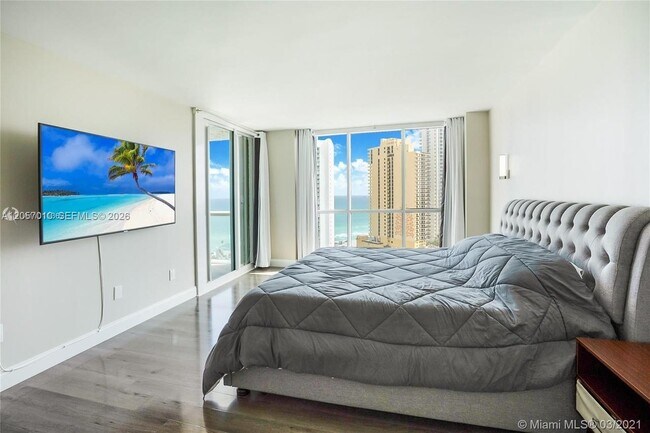 Building Photo - 16400 Collins Ave