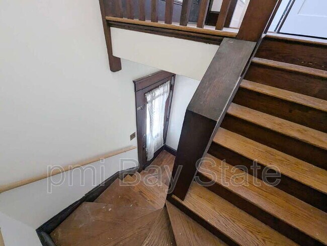 Building Photo - 37 Brainard St