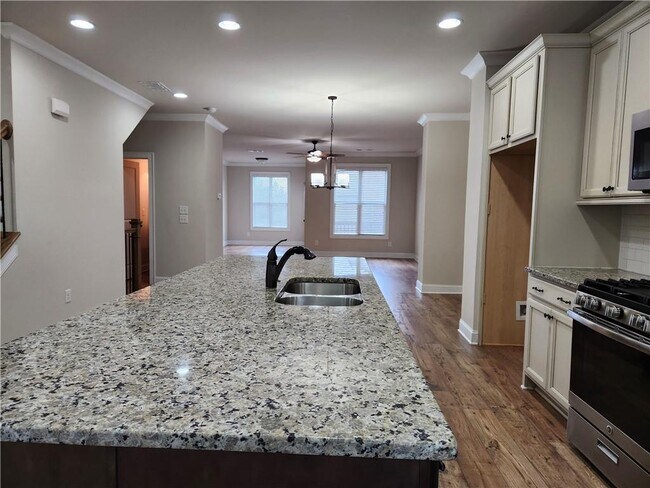 Building Photo - 1323 Faircrest Wy