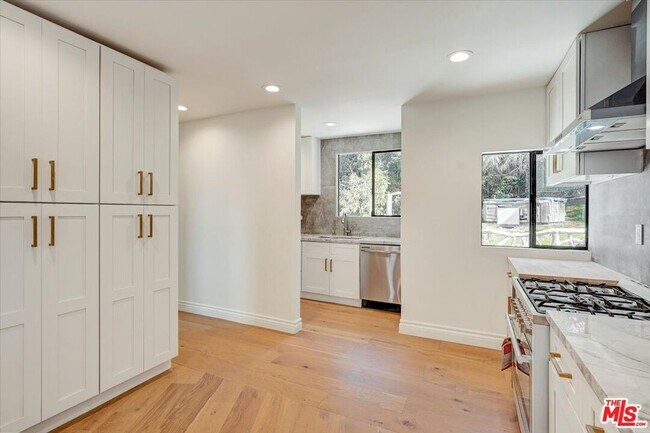 Building Photo - 7450 Palo Vista Dr