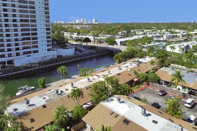 Building Photo - 2619 Parkview Dr S