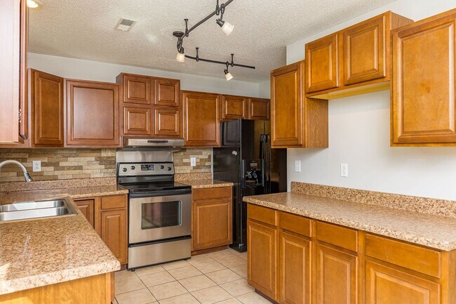 Building Photo - Immaculate updated 2 story 3 bedroom 2.5 bathroom house in the Briarwood area Greensboro