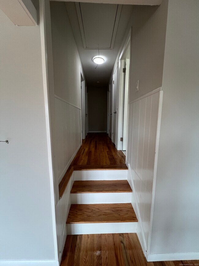 Building Photo - 132 Hillside Ave