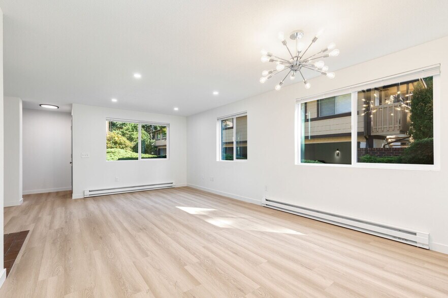 Building Photo - 11334 3rd Ave NE