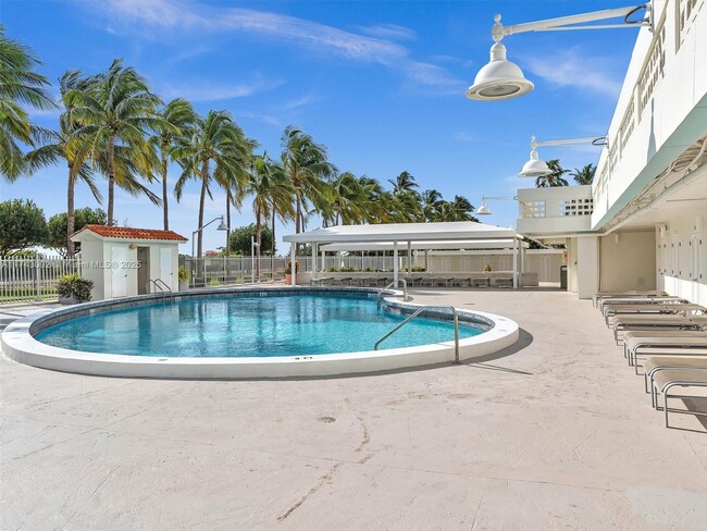 Building Photo - 2899 Collins Ave