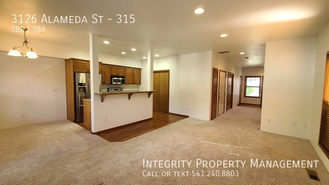 Building Photo - 3126 Alameda St