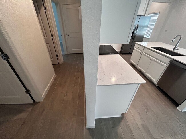 Building Photo - Beautiful Newer Build 3/2.5 with Internet ...