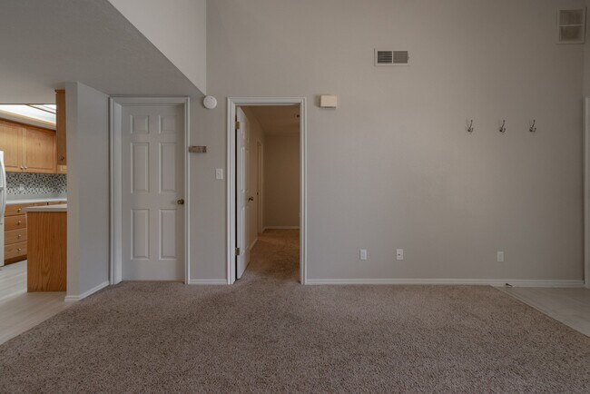 Building Photo - 2 Bedroom & 2 Bath Available in St. George!