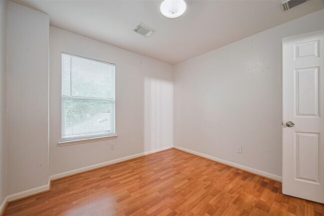 Building Photo - 12927 Pale Ivy Ln