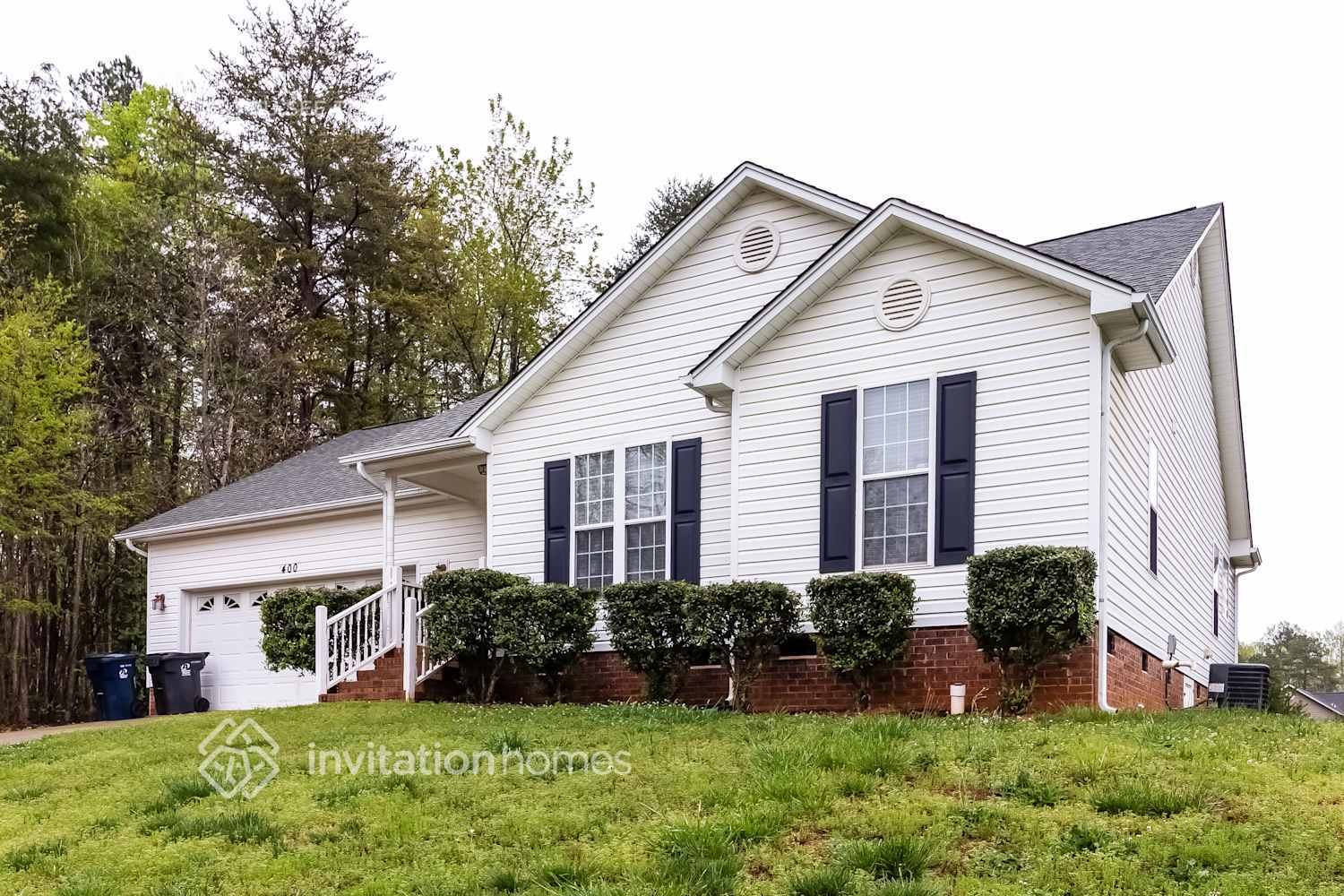 Building Photo - 400 Bennington Dr