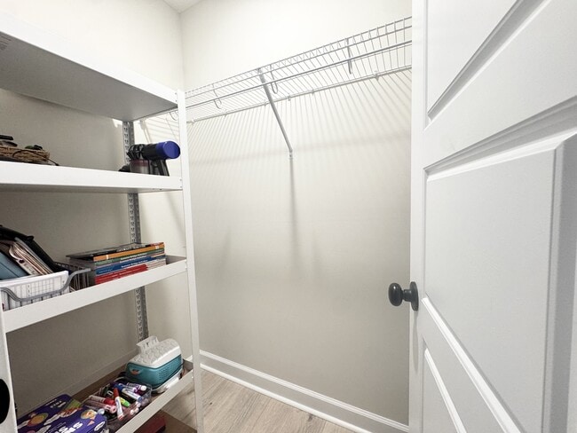 Building Photo - 958 Alton Dr