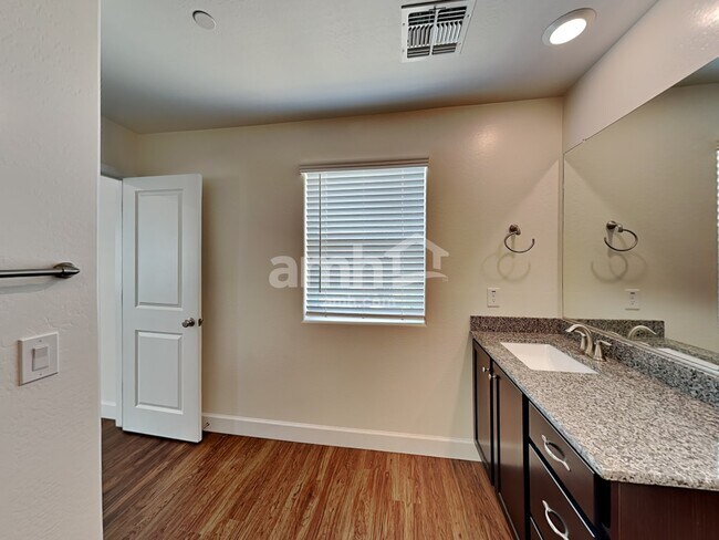 Building Photo - 5957 W Larkspur Dr