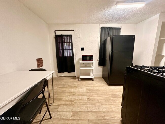 Building Photo - 504 Cincinnati Ave