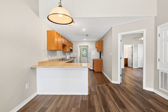 Building Photo - 15119 Deer Creek Dr