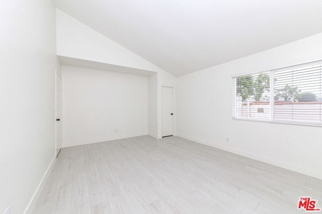 Building Photo - 1237 Elm Ave