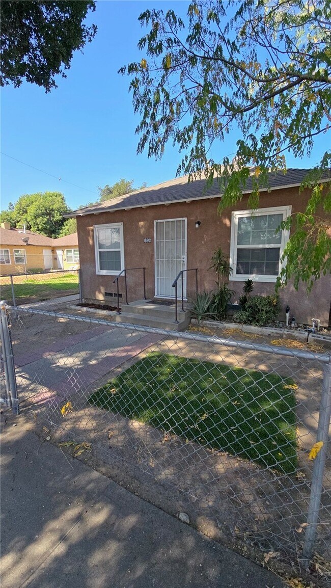 Building Photo - 8642 Bennett Ave