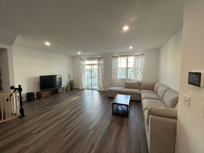 Building Photo - 4465 Chelsea Mnr Cir