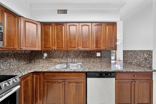 Building Photo - 3600 Mystic Pointe Dr