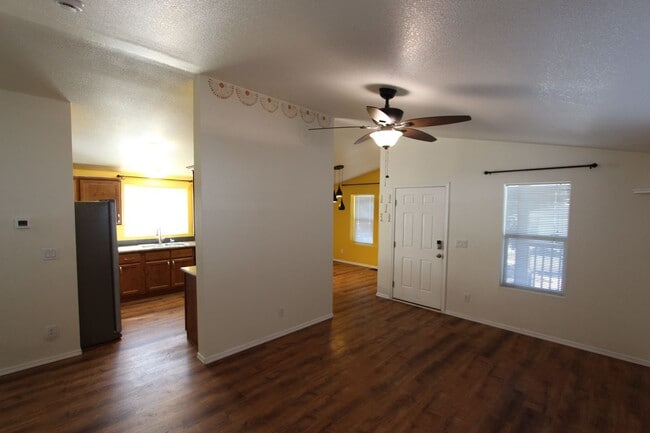 Building Photo - Move-in Special! Home in Christmas Tree es...