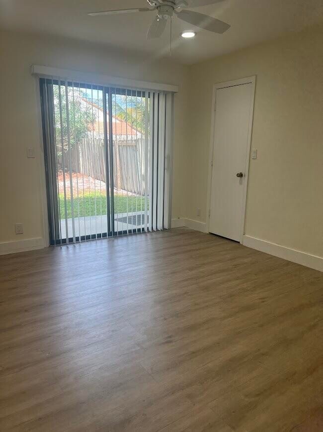 Building Photo - 541 NE 47th St