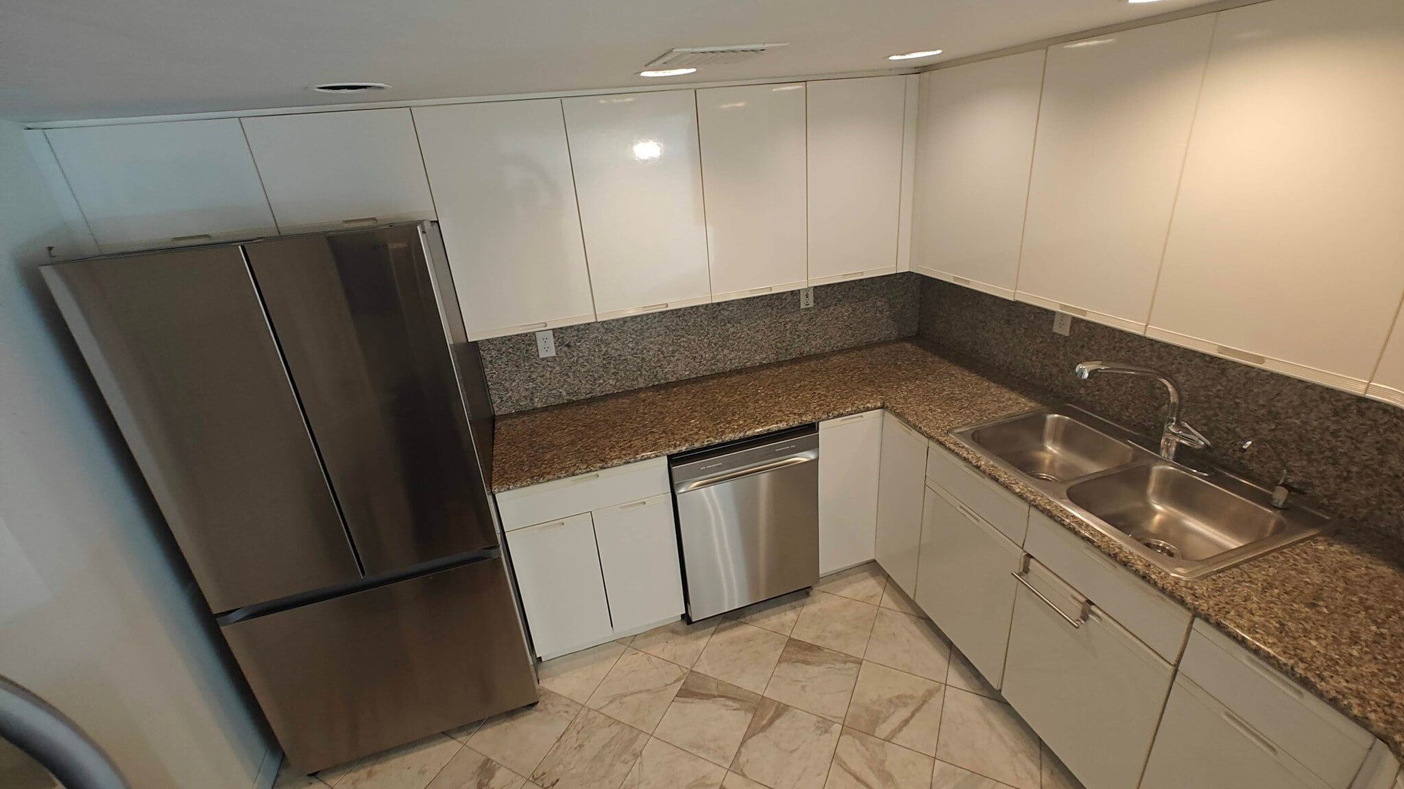 Building Photo - 825 Brickell Bay Dr