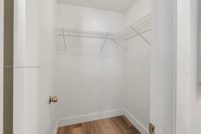 Building Photo - 2512 SW 113th Ct
