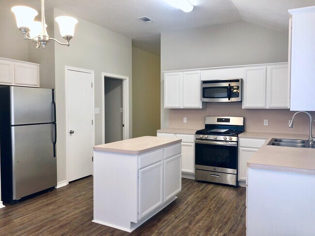 Building Photo - 2403 Carnation Ct