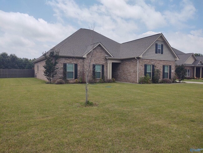 Building Photo - 105 Twin Springs Dr