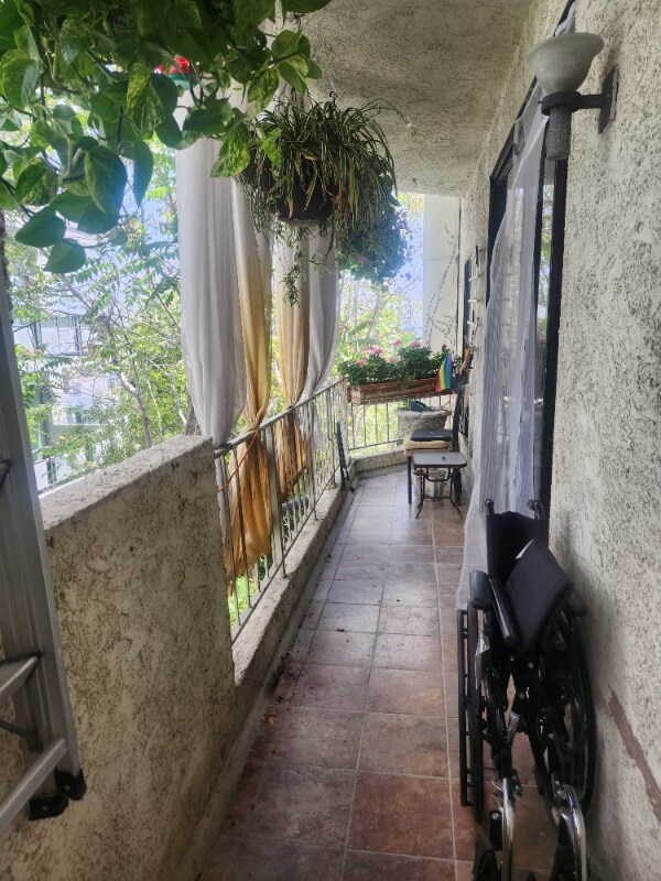 Building Photo - 1140 Alta Loma Rd