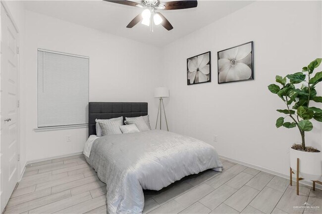 Building Photo - 25 Shavano Dr