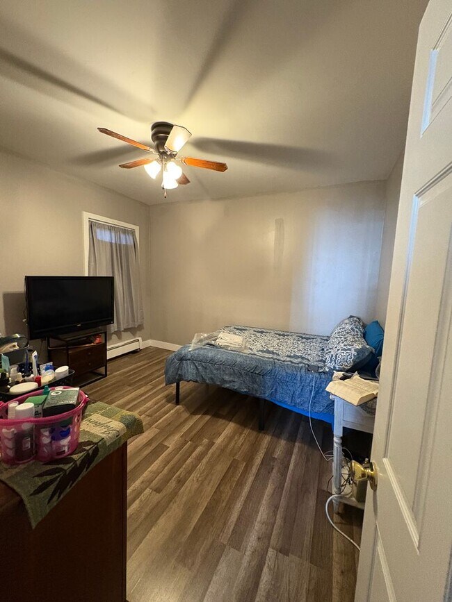 Building Photo - 117-119 Portland St-119-1