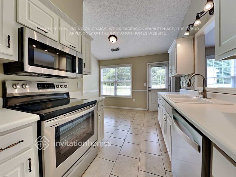 Building Photo - 606 Summerfield Ct