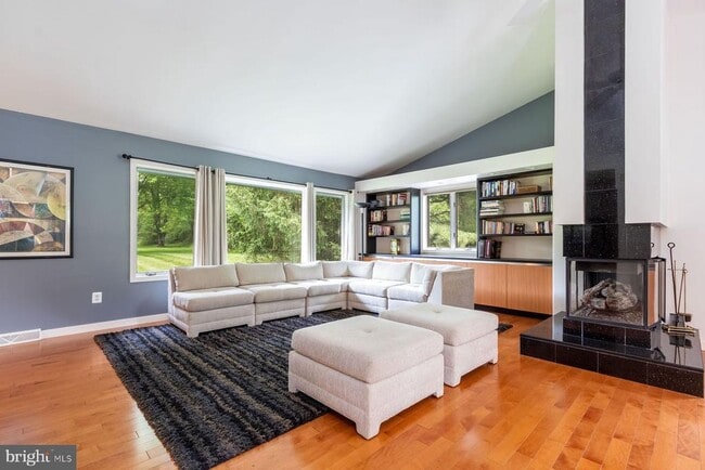 Building Photo - 125 Edison Furlong Rd