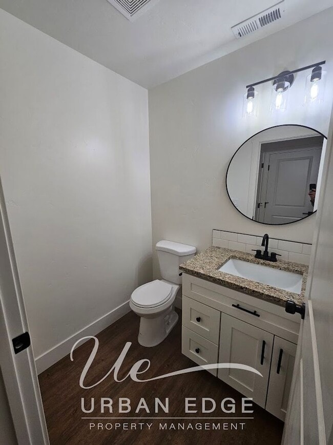 Building Photo - Mountain Home Town Home Near Air Force Base