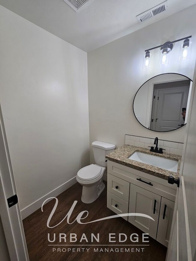 Building Photo - One Month Free Rent - Mountain Home Town HOme