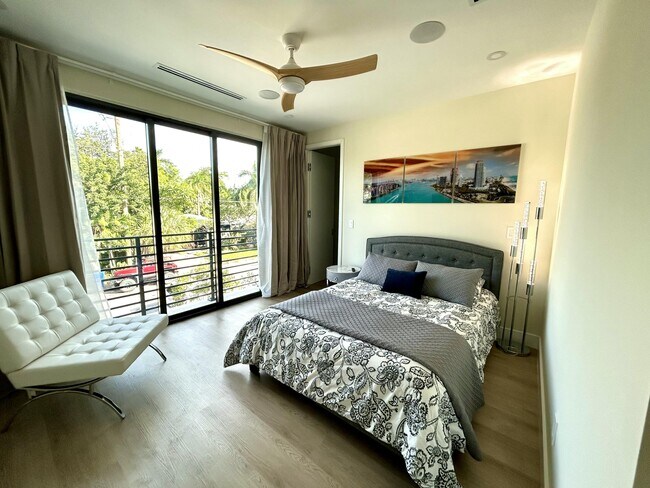 Building Photo - 1125 NE 17th Ave