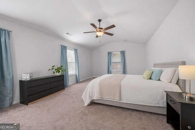 Building Photo - 925 Lakehaven Ln